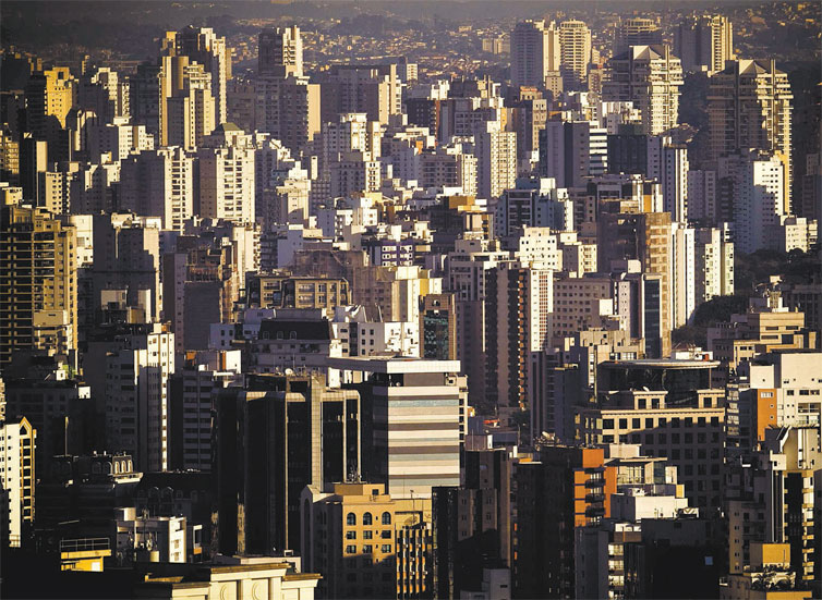Vista da cidade de São Paulo; Lei do Inquilinato completa três anos sem reduzir preço do aluguél de imóvel, uma de suas metas