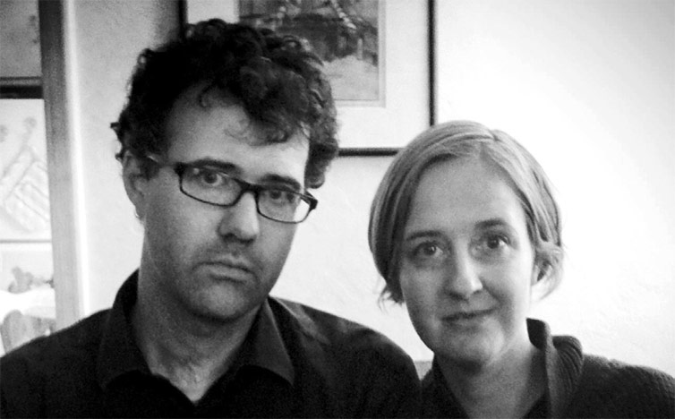 O jornalista Bill Wasik e a veterinária Monica Murphy, autores do livro "Rabid"