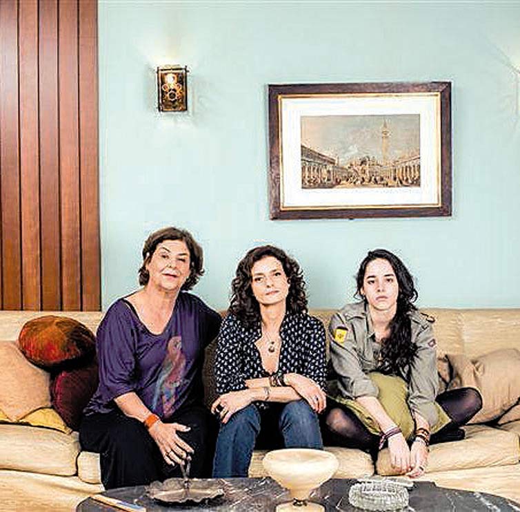 Da esq. para a dir., as atrizes Claudia Mello, Denise Fraga e Manoela Aliperti