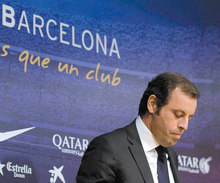 Sandro Rosell durante a entrevista na qual anunciou sua renúncia da presidência do Barcelona, em 2014