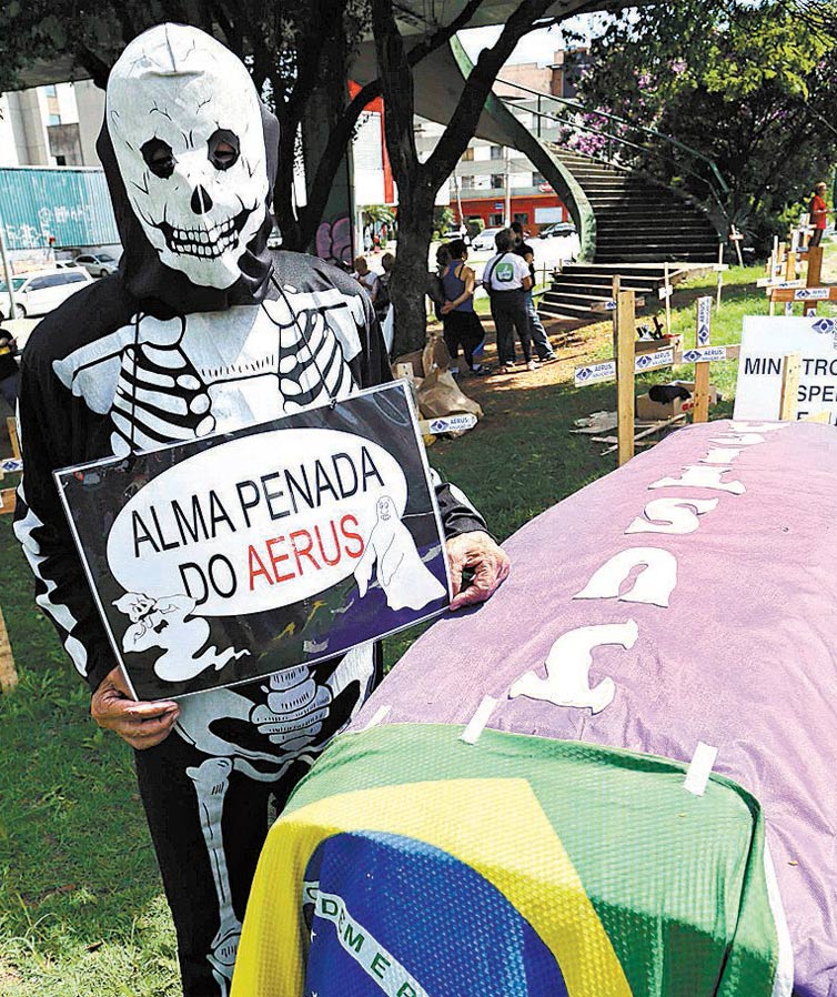 Aposentados de Varig e Transbrasil fazem protesto em So Paulo