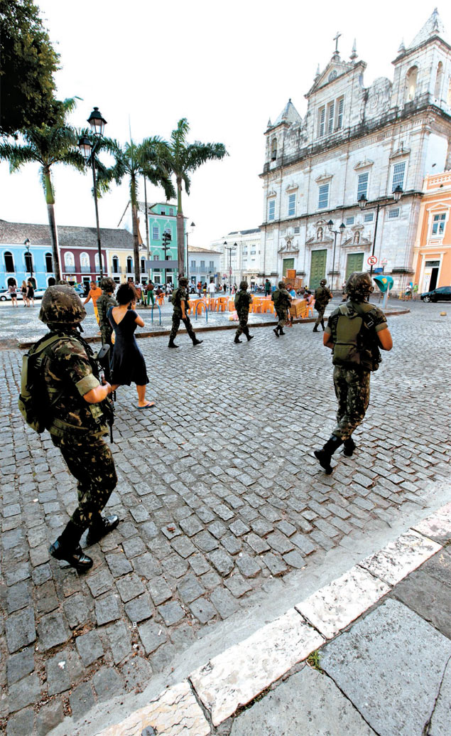 El Ejrcito patrulla la regin del Pelourinho, en Salvador
