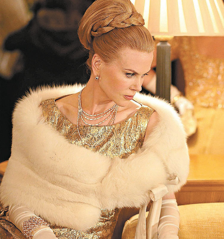 Atriz Nicole Kidman, em cena vivendo a princesa Grace Kelly