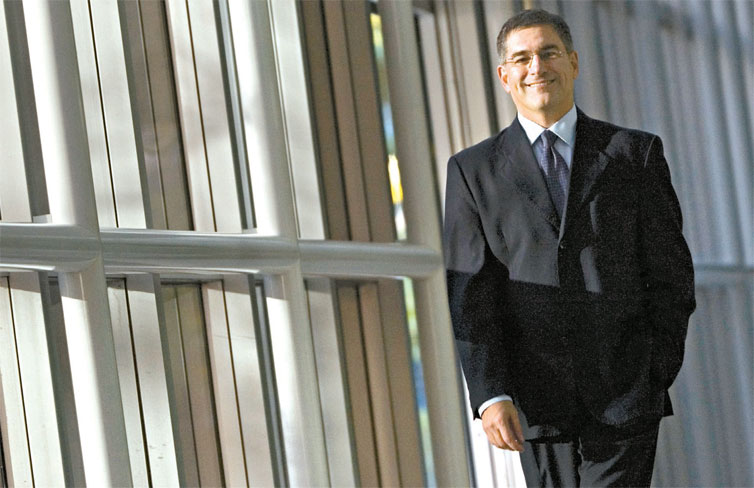 Cesar Rengifo, presidente da farmacutica