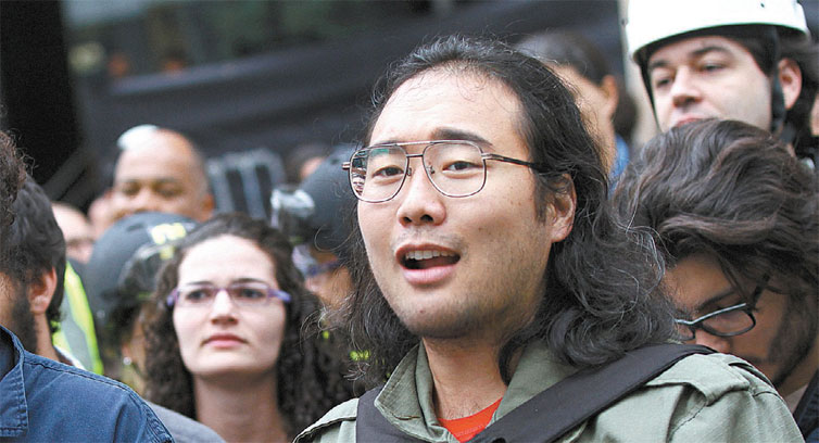 O estudante Fbio Hideki Harano, 27, durante o protesto em 19 de junho, na av. Paulista