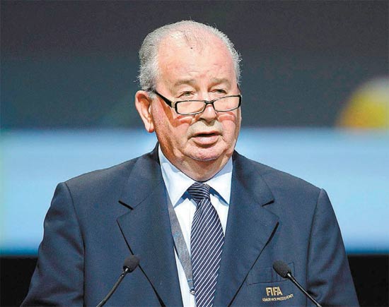 Julio Grondona chefiava a comisso de finanas da Fifa