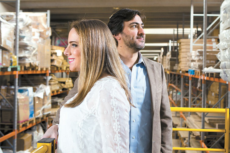 Leonardo Simo e sua esposa Juliana Della Nina, fundadores do site Beb Store, que comprou recentemente o Baby.com