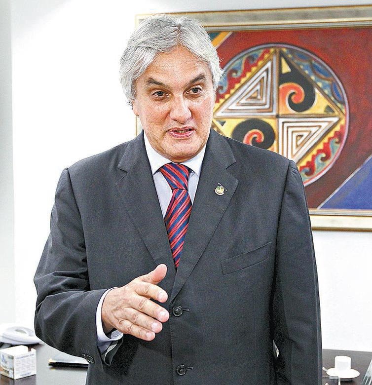 Senador Delcdio do Amaral (PT-MS), que pede ao governo que vete mudanas no abono salarial