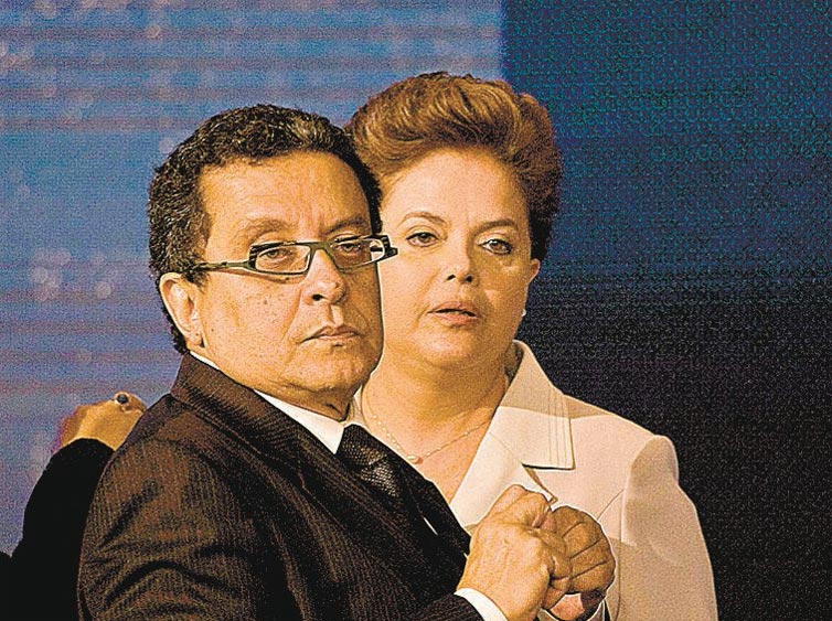O marqueteiro Joo Santana e Dilma durante debate em 2010