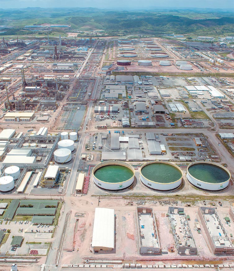 A refinaria Abreu e Lima, em Pernambuco, maior obra executada pela Petrobras no país 