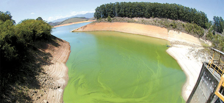 Usina de Funil, instalada nas águas do rio Paraíba do Sul; volume está abaixo do normal