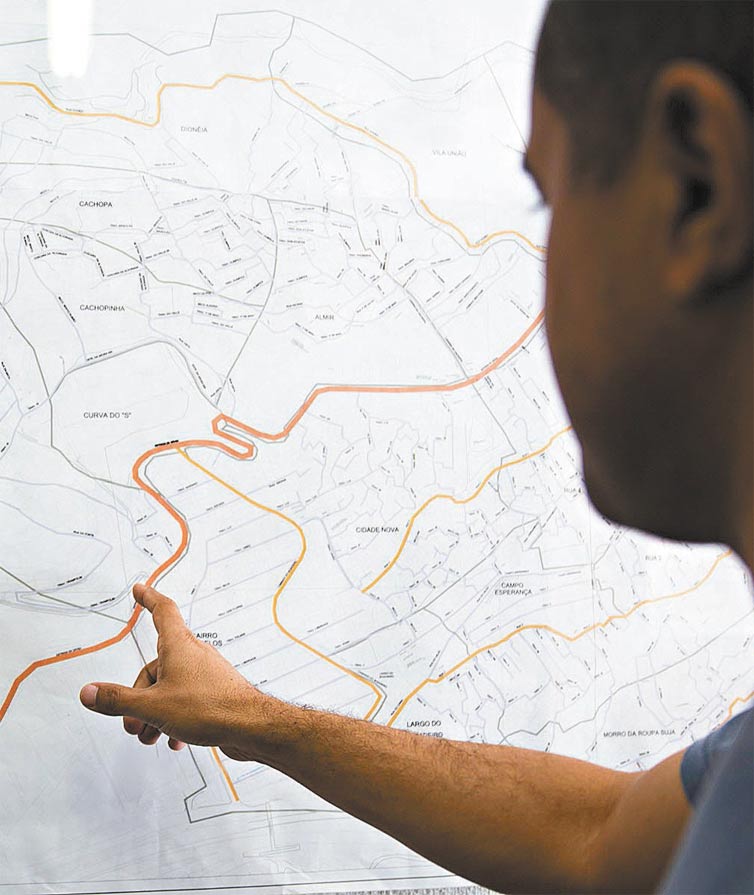 Integrante da empresa, que identificou em um mapa mais de 3 mil ruas da Rocinha