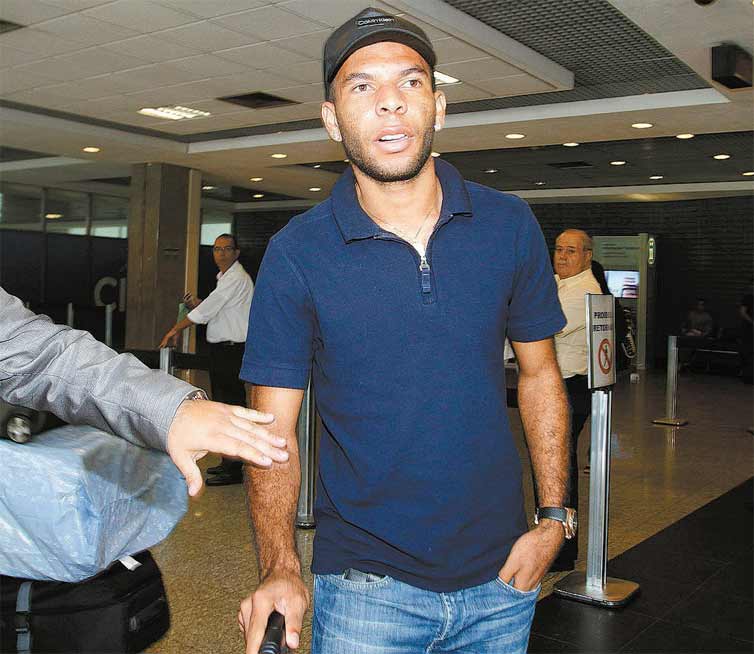 Amaral desembarcou no aeroporto de Congonhas, em So Paulo, segunda (15) pela manh