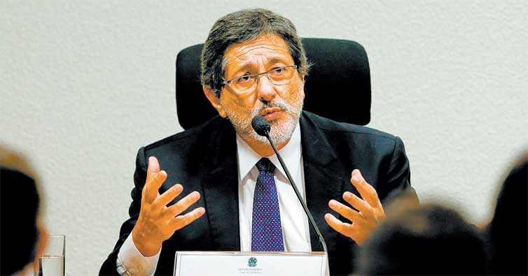O ex-presidente da Petrobras, Jos Srgio Gabrielli, durante depoimento  CPI que investiga irregularidades na estatal