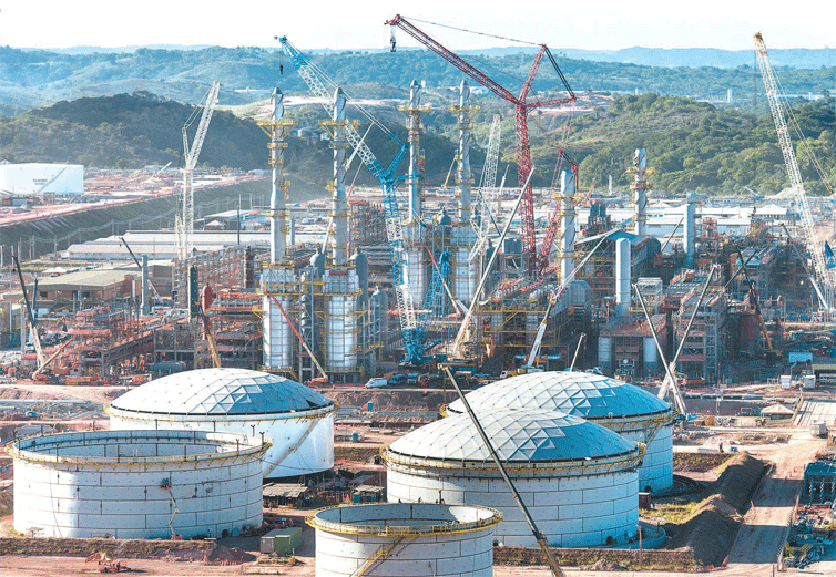 Vista da refinaria de Abreu e Lima, em Pernambuco, obra em que teriam ocorrido desvios