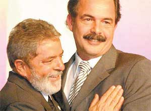 mercadante e Lula fizeramcampanha juntos durante a corrida eleitoral de 2006;Lula buscava a reeleição e mercadante concorria aogoverno de são paulo, que perdeu para josé serra
