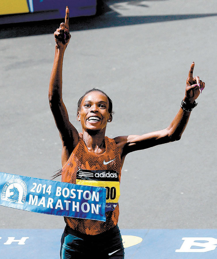 A queniana Rita Jeptoo ao vencer a Maratona de Boston de 2014