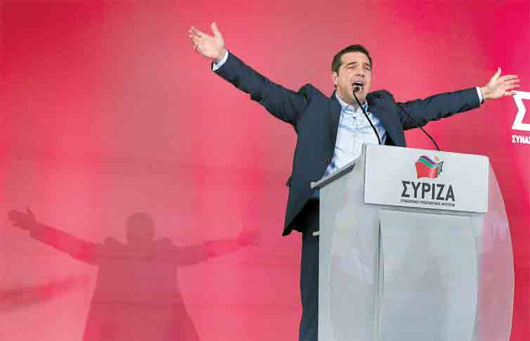 O lder do Syriza, partido de esquerda que lidera as pesquisas eleitorais, Alexis Tsipras, discursa no seu ltimo comcio antes das eleies, em Atenas