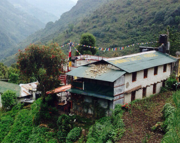 Ana Wanke, brasileira lder de uma equipe de turistas que voltavam de trekking na montanha Annapurna, no Himalaia, durante o terremoto que atingiu o Nepal neste sbado (25)