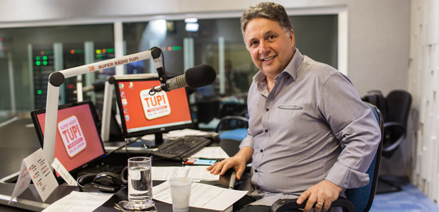 Resultado de imagem para Garotinho é preso no programa de radio