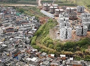 Vista aérea de projeto desenvolvido pelo arquiteto Ruy Ohtake, na favela de Heliópolis, em São Paulo.