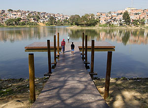 imagem mostra o parque construído no assentamento Cantinho do Céu, às margens da represa paulistana