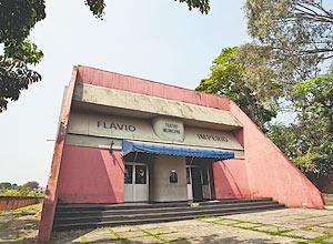 Teatro municipal Flvio Imprio, em Cangaba, na zona leste; o espao est fechado por tempo indeterminado