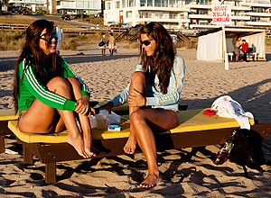 Raquel Cantero e Silvana Morales na badalada praia Bikini