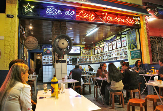 Ambiente do Bar do Luiz Fernandes, na zona norte de São Paulo; local tem atendimento atencioso e familiar