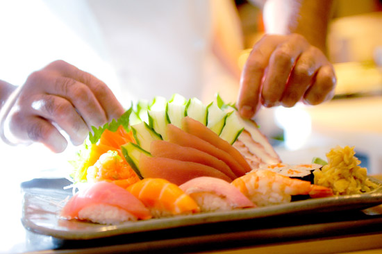 ORG XMIT: NAGAYAMA Combinado de sushi e sahimi do restaurante Nagayama Foto: Tadeu Brunelli/Folhapress Data: 11/06/2011