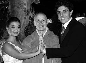 Os educadores fsicos Fernanda Miasiaro e Alexandre Luzzi se casaram em uma cerimnia budista com a monja Coen