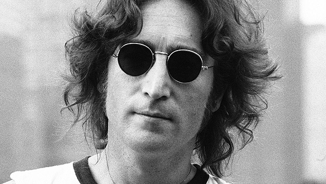 O cantor e guitarrista inglês John Lennon