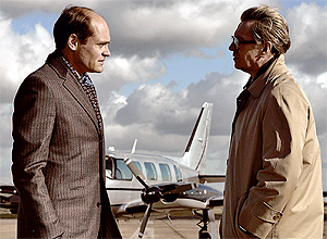 David Dencik e Gary Oldman em cena do filme "O Espio que Sabia Demais", de Tomas Alfredson