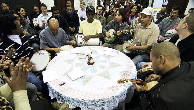 Samba da Vela, em Santo Amaro, tradicional roda de samba que tem a duração de uma vela acesa