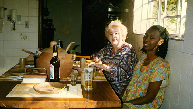 Cidinha Santiago em almoo com Oflia Anunciato, em 1994; a mineira trabalhou com a apresentadora e culinarista por doze anos