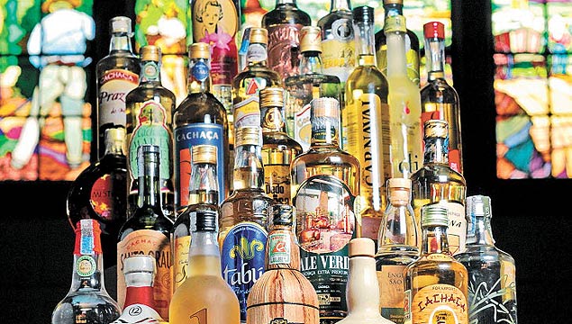 Durante a Expocachaça, realizada de terça a domingo do Mercadão, o público pode degustar mais de 100 tipos de bebidas