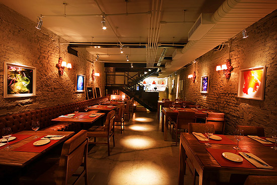 Ambiente do restaurante Miya (foto), recém-inaugurado em Pinheiros (zona oeste de São Paulo)