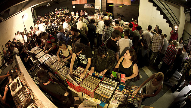 Feira de discos realizada em abril deste ano em bar na regio oeste de So Paulo