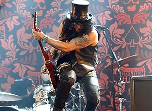 Ex-Guns N' Roses, Slash faz show em 6 de novembro