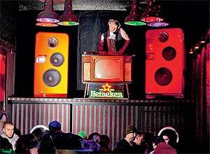 Cabine do DJ do Mono Club, que fica na rua Augusta, regio central