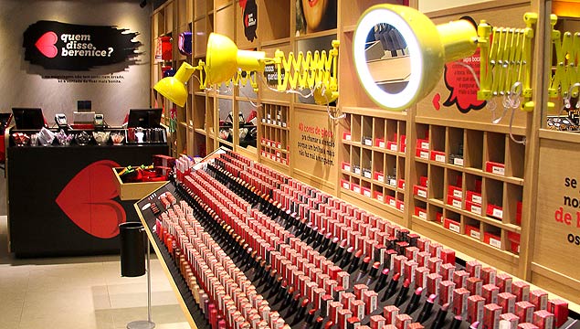 Seo de batons da marca, que abriu nova loja no shopping Metr Tatuap