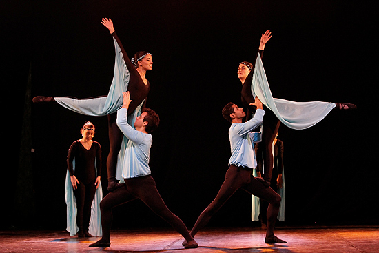 A Companhia Ballet para Cegos Fernanda Bianchini é composta por 92 bailarinos