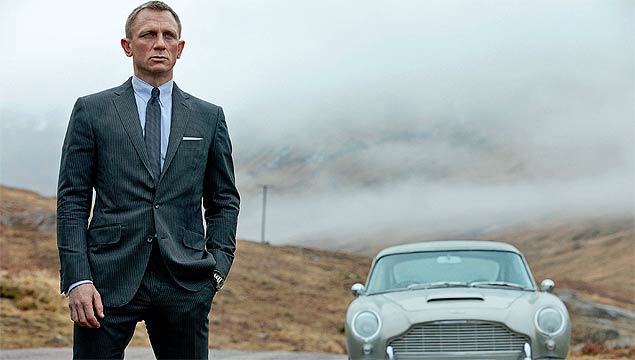 James Bond No filme "007 - Operao Skyfall", o ator britnico Daniel Craig vivemais uma vez o famoso agente secreto criado pelo escritor Ian Fleming