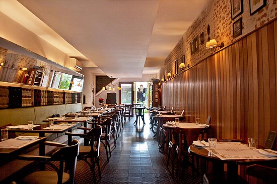 O salão do restaurante Le Repas, em Pinheiros, que dá salada de cortesia aos clientes que vão de bicicleta