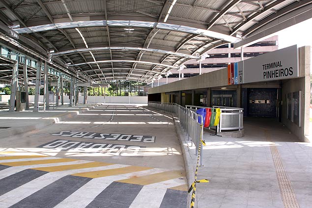 Terminal Pinheiros ser aberto no prximo sbado; expectativa inicial  atender 16 mil pessoas por dia e permitir integrao com trem e metr
