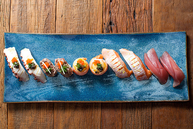 Prato com dez sushis especiais, uma das opes do restaurante japons Nakka, do Itaim Bibi