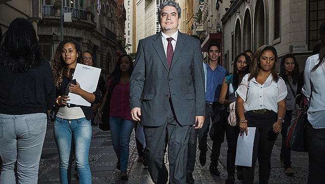 O subprefeito da S, Marcos Barreto, posa para um retrato no centro de So Paulo