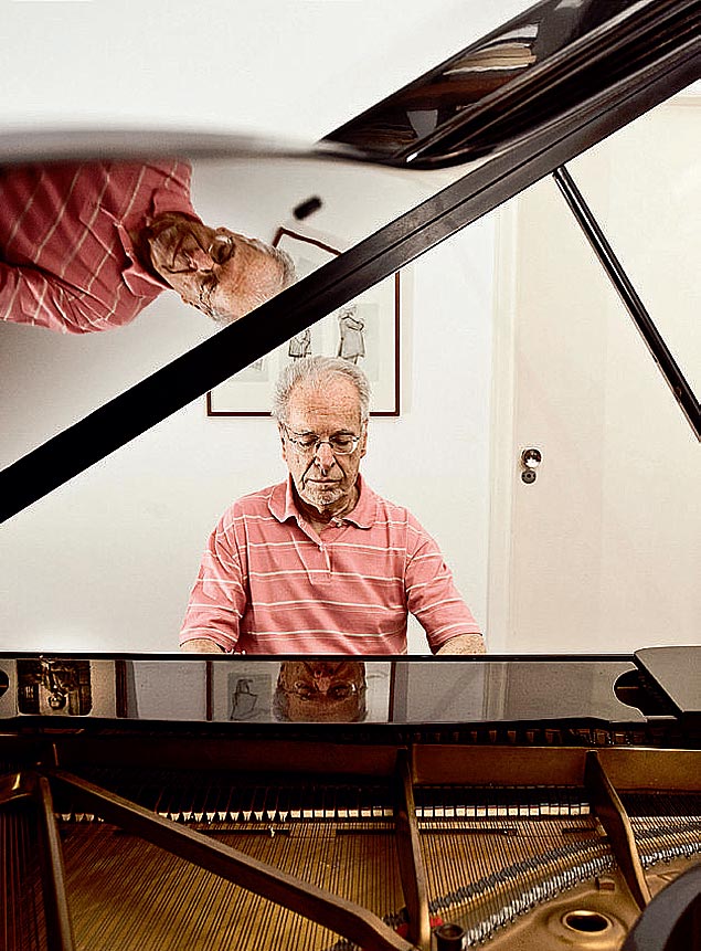 O pianista Gilberto Tinetti interpreta peas camersticas pouco registradas