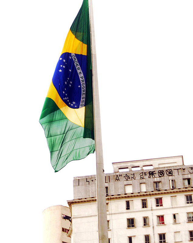 Bandeira do Brasil no vale do Anhangaba. 