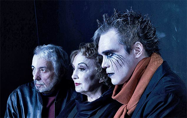 Pedro Paulo Rangel, Dalton Vigh e Eva Wilma em cena da peça "Azul Resplendor", que estreia no teatro Renaissance